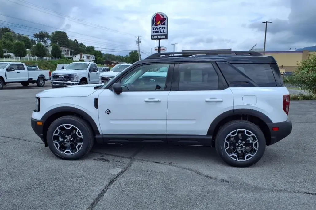 2025 Ford Bronco Sport Outer Banks photo 1