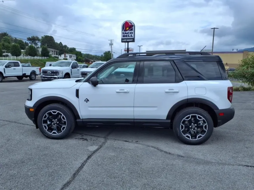 2025 Ford Bronco Sport Outer Banks photo 1