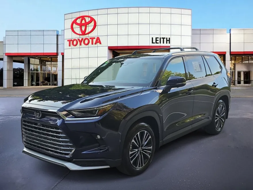2024 Toyota Highlander Hybrid Platinum photo 1