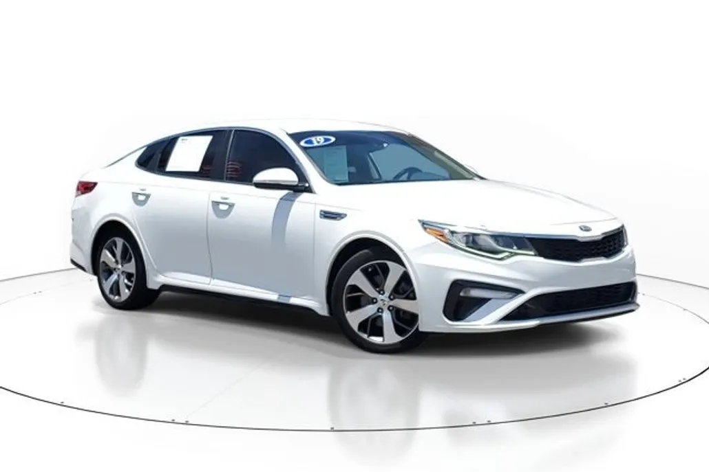 2019 Kia Optima S photo 1