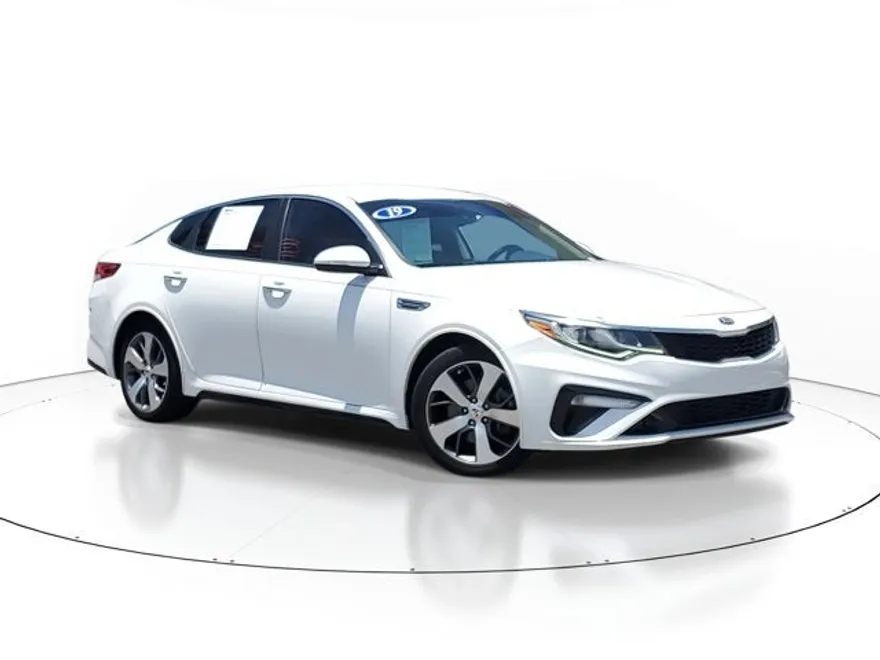 2019 Kia Optima S photo 1