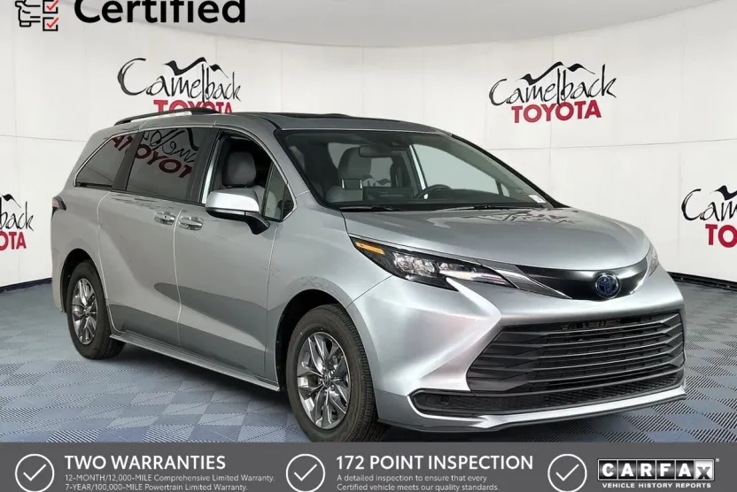 2025 Toyota Sienna LE photo 1