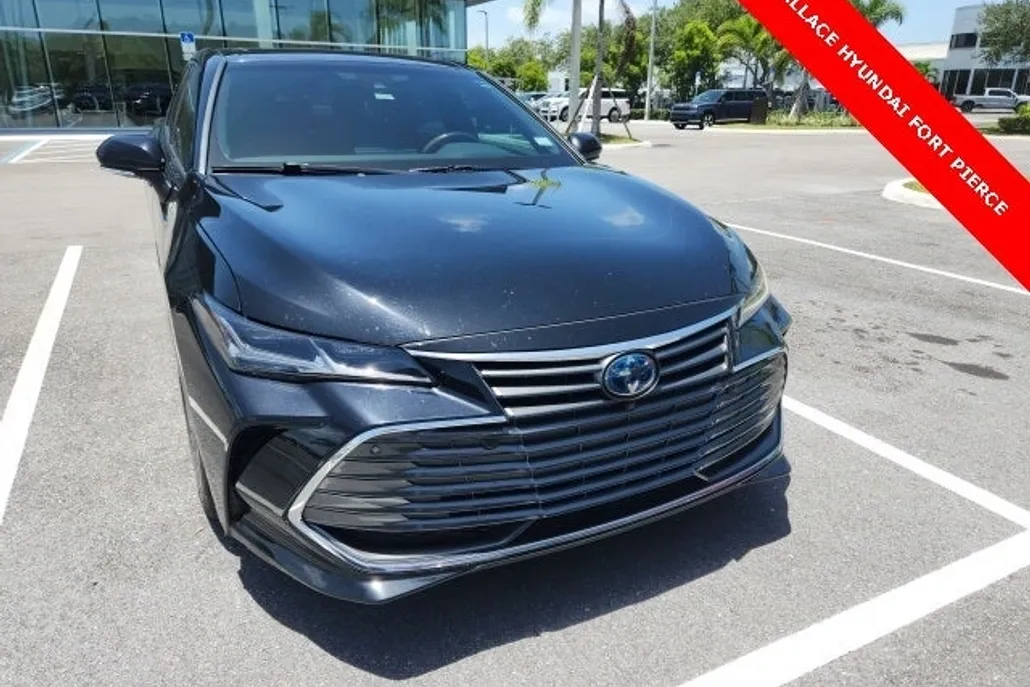 2022 Toyota Avalon Hybrid Limited photo 1