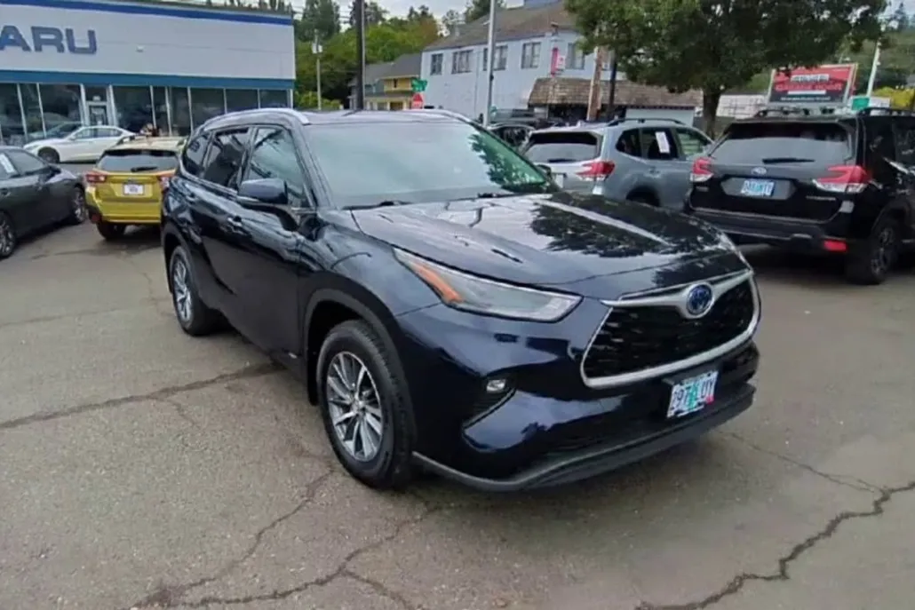 2022 Toyota Highlander Hybrid XLE photo 1