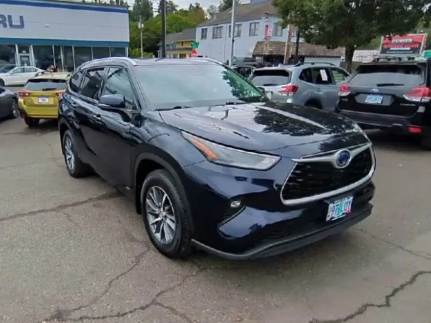 2022 Toyota Highlander Hybrid XLE photo 1