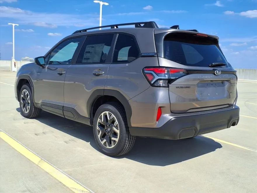 2025 Subaru Forester Premium Base photo 1