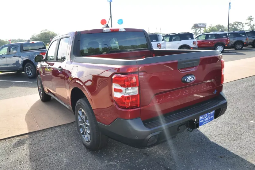 2025 Ford Maverick XLT photo 1