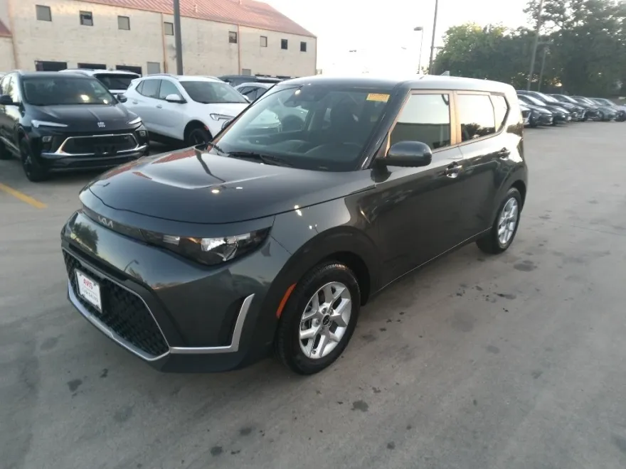 2024 Kia Soul LX photo 1