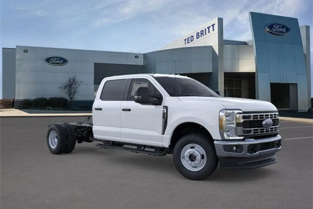 2025 Ford F-350 photo 1