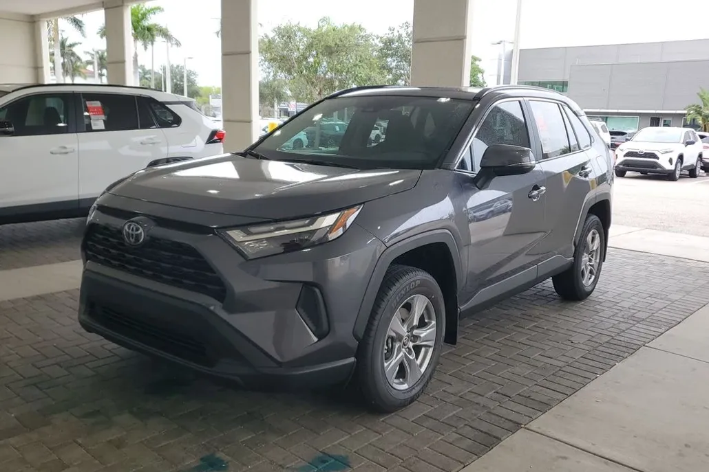 2025 Toyota RAV4 XLE photo 1