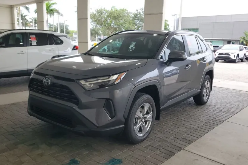 2025 Toyota RAV4 XLE photo 1