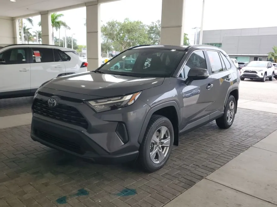 2025 Toyota RAV4 XLE photo 1