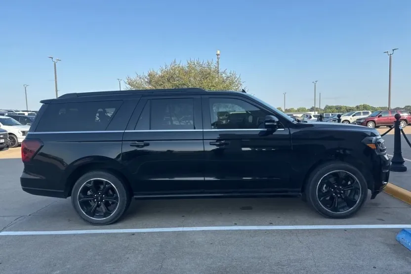 2024 Ford Expedition MAX Limited photo 1