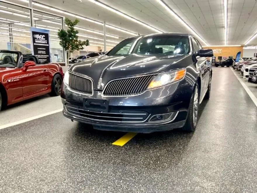 2014 Lincoln MKS photo 1