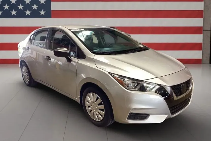 2021 Nissan Versa Sedan photo 1