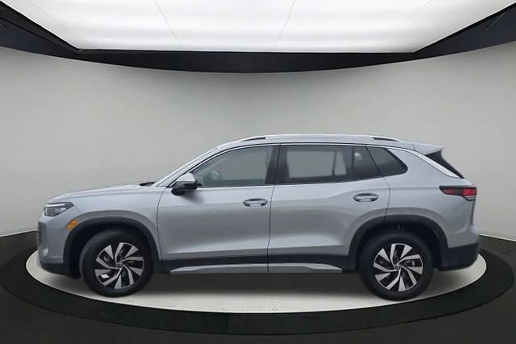 2025 Volkswagen Tiguan S photo 1