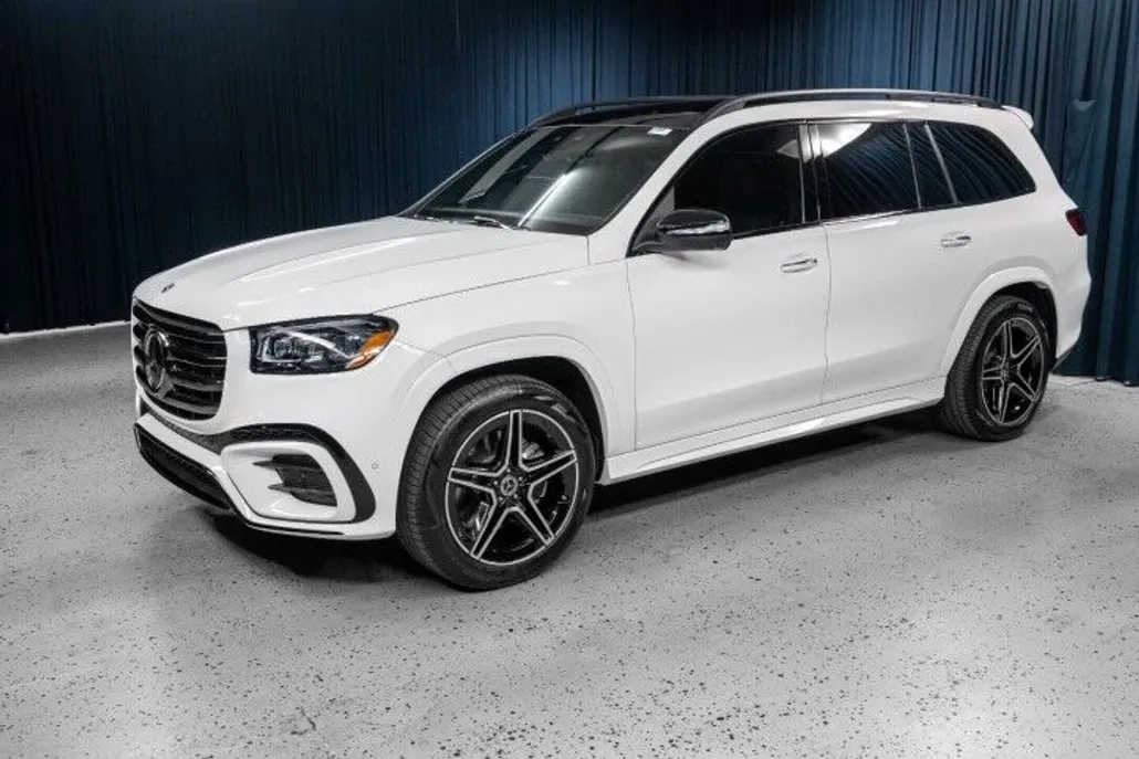 2025 Mercedes Benz GLS 450 4MATIC photo 1