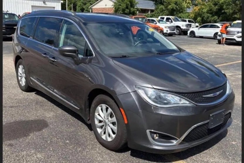 2019 Chrysler Pacifica Touring L 35th Anniversary photo 1