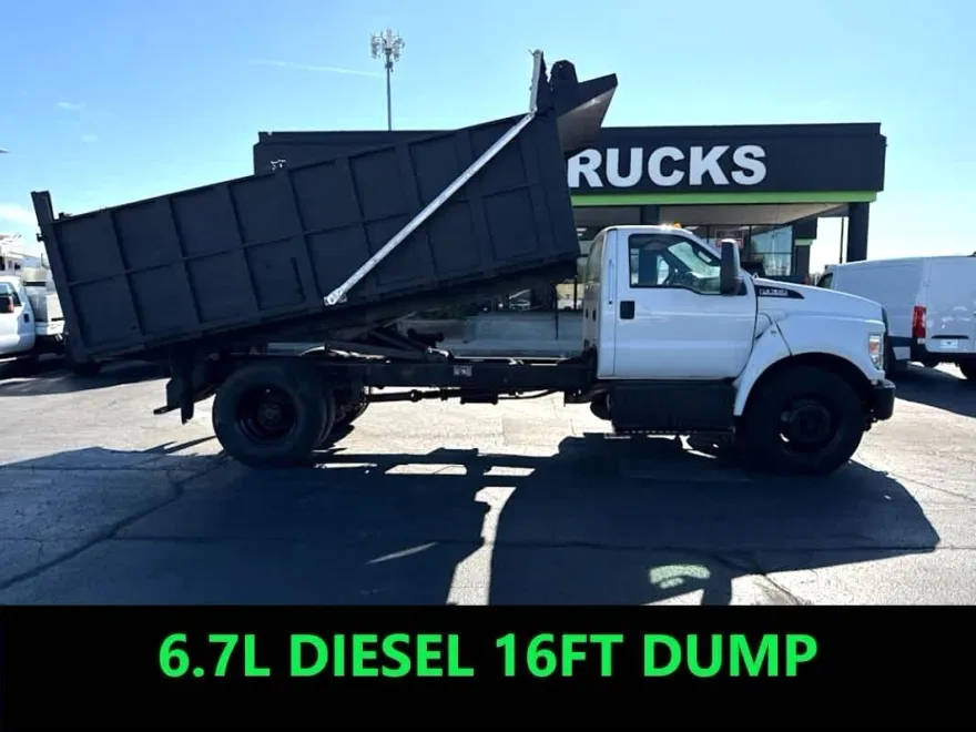2017 Ford F-750 photo 1