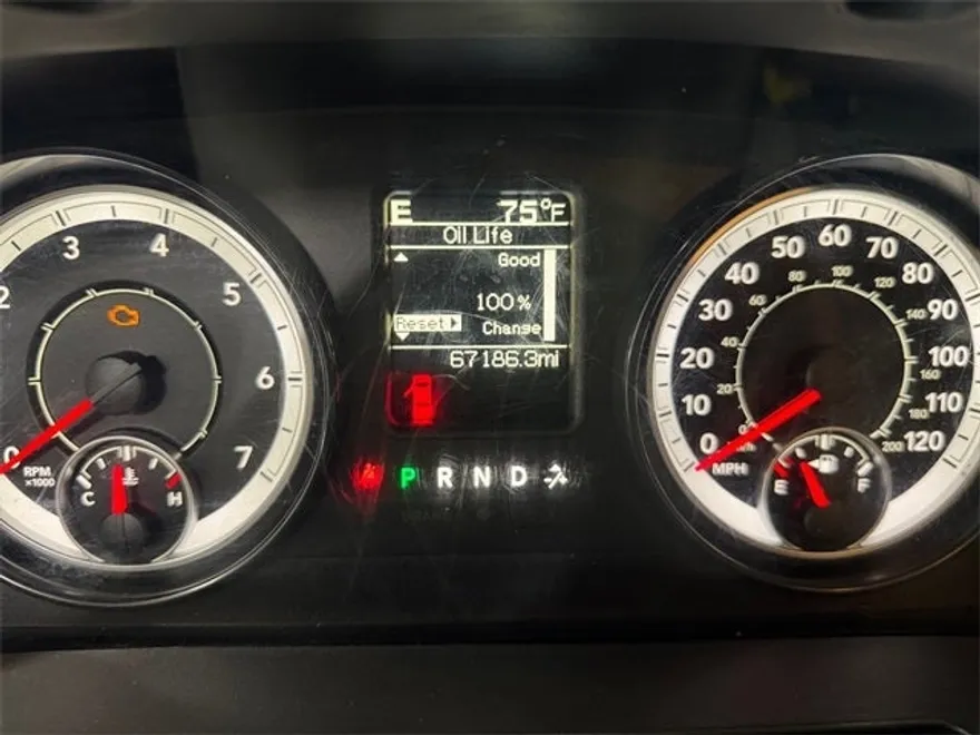 2017 Ram 1500 SLT photo 2