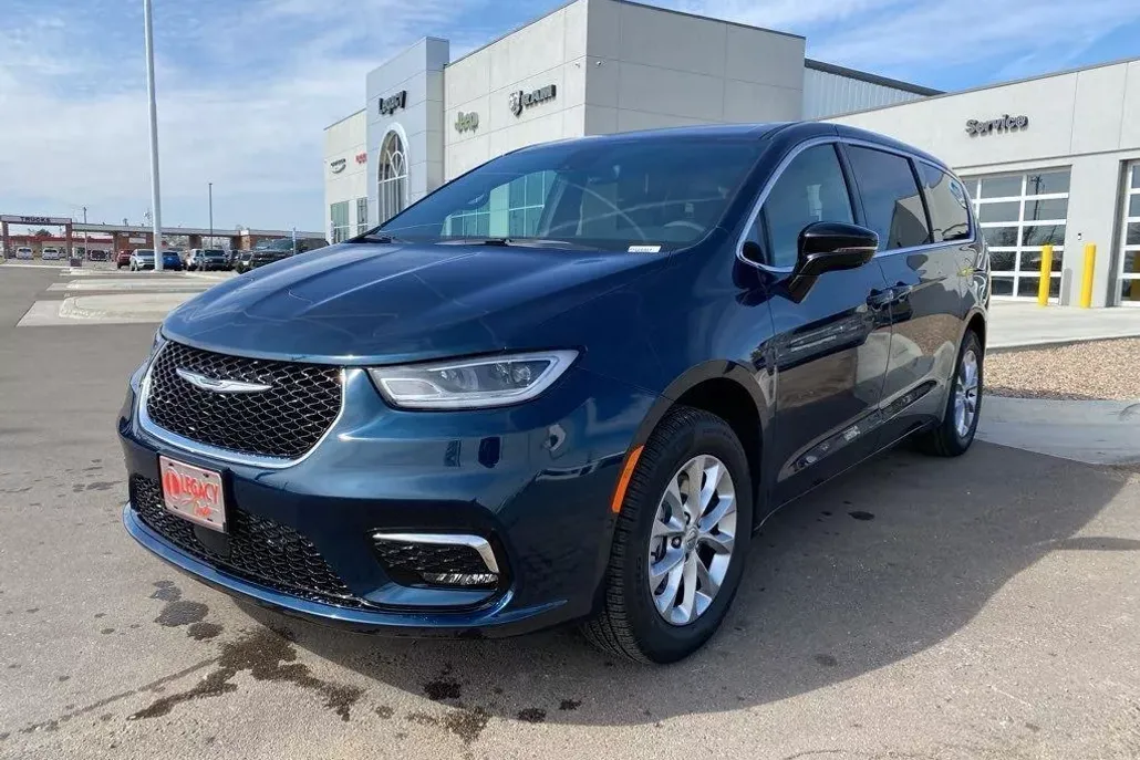 2025 Chrysler Pacifica photo 1