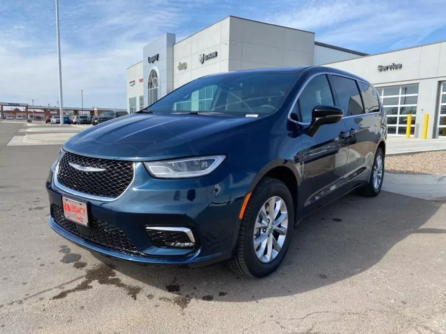 2025 Chrysler Pacifica photo 1