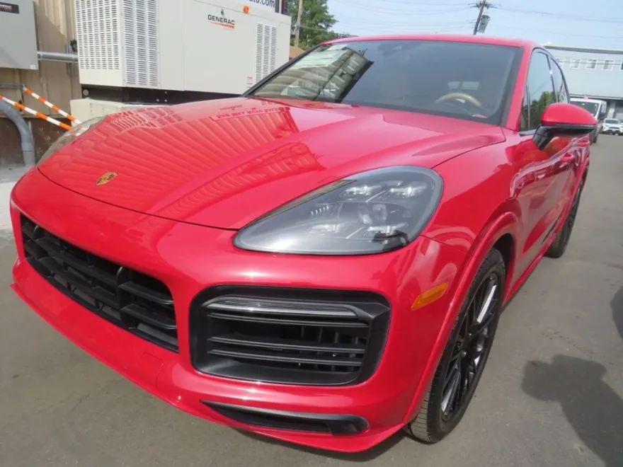 2022 Porsche Cayenne GTS photo 1