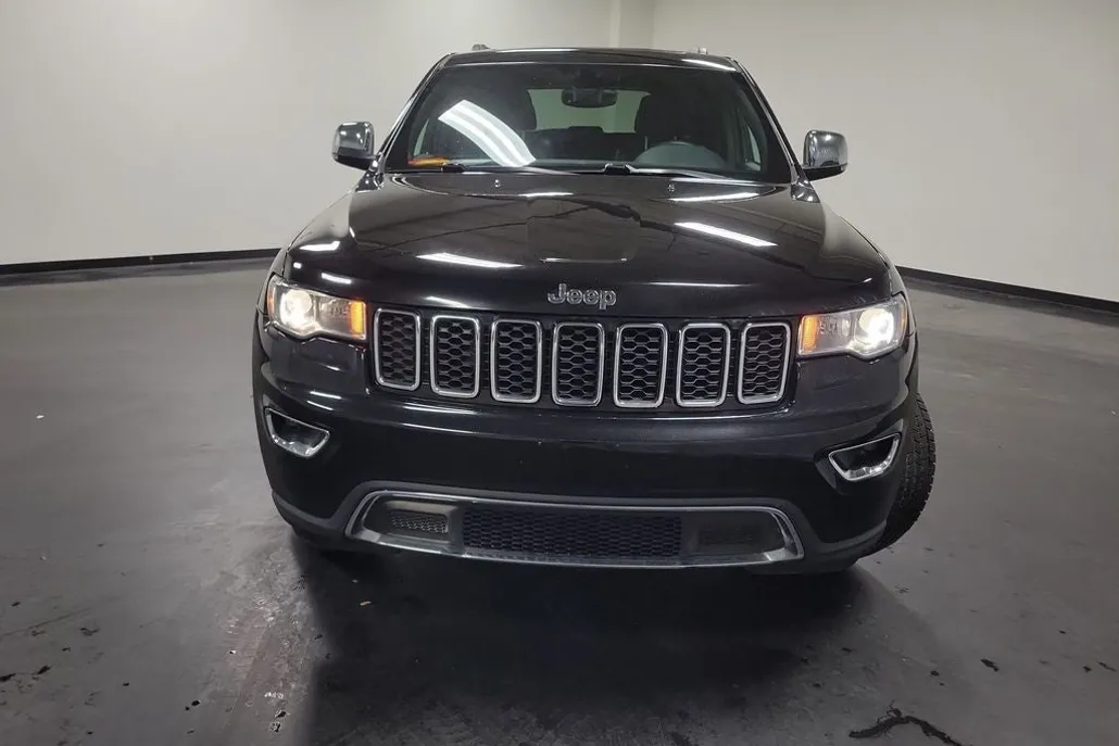 2017 Jeep Grand Cherokee Limited photo 1