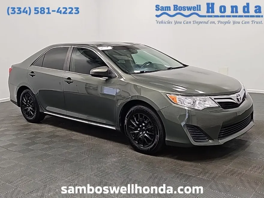 2013 Toyota Camry LE photo 1