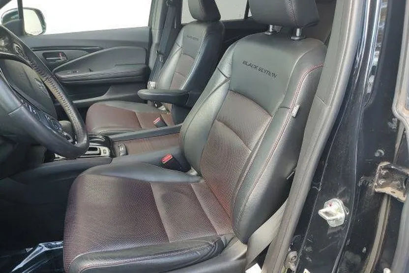 2017 Honda Ridgeline Black Edition photo 1