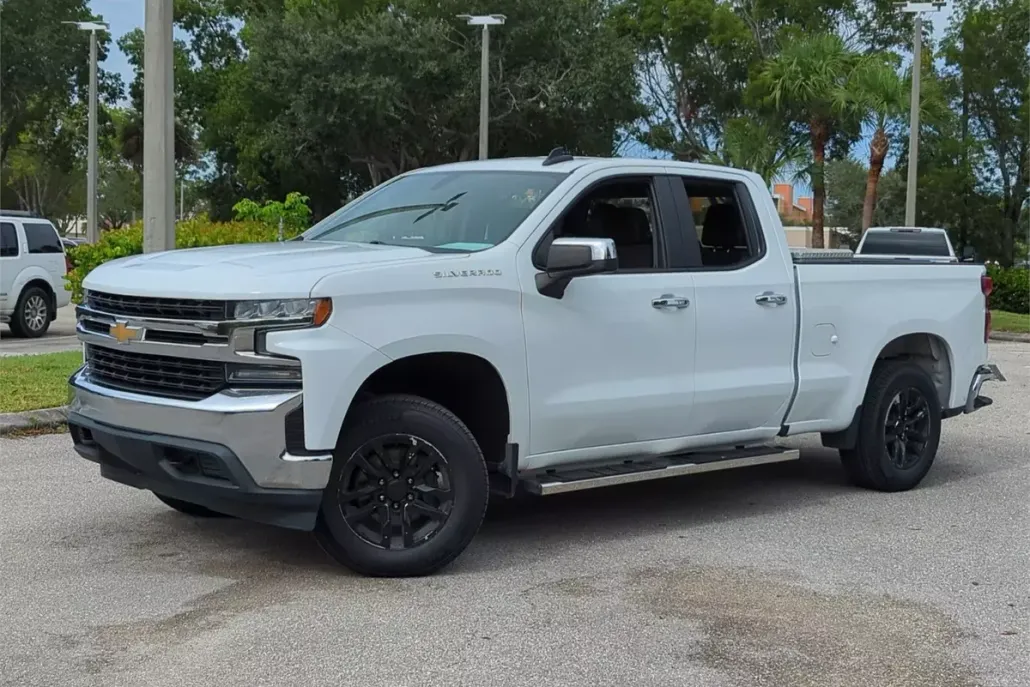 2020 Chevrolet Silverado 1500 LT photo 1