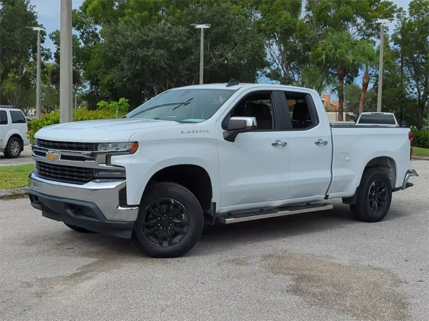 2020 Chevrolet Silverado 1500 LT photo 1