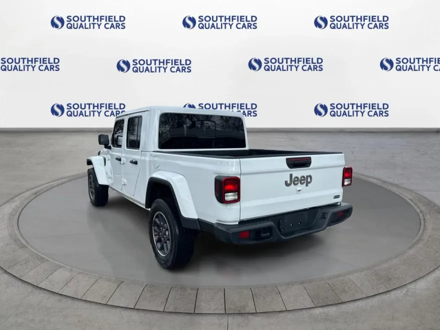 2023 Jeep Gladiator Overland photo 4