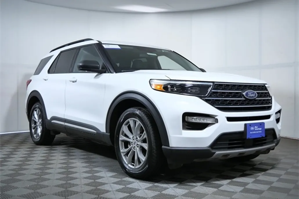 2023 Ford Explorer XLT photo 1