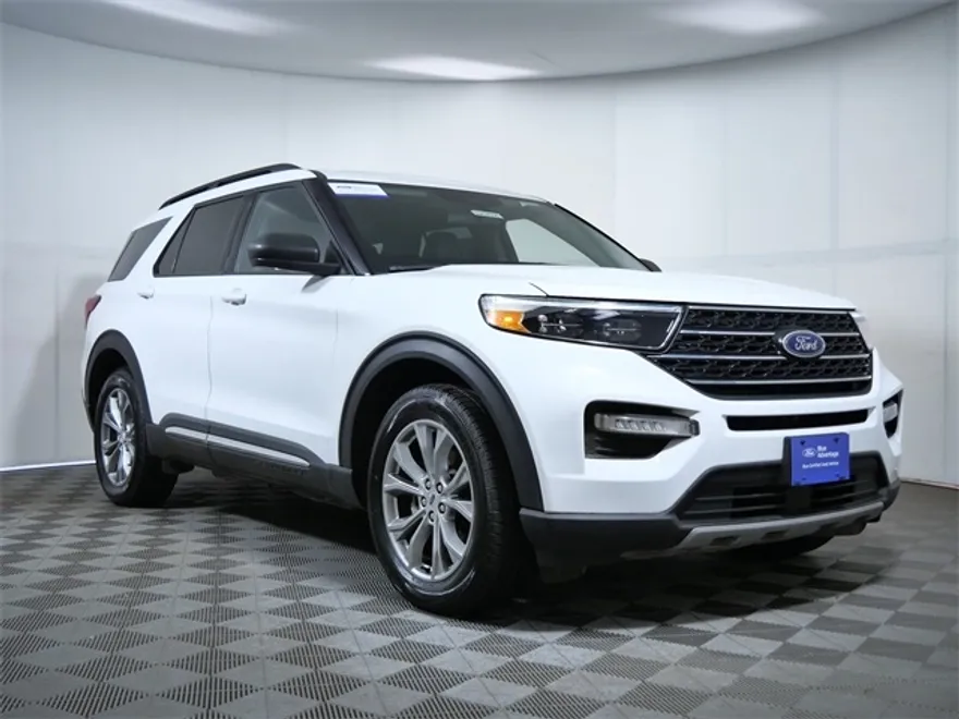 2023 Ford Explorer XLT photo 1