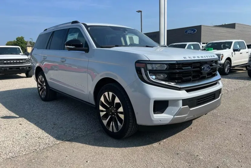 2025 Ford Expedition Platinum photo 1