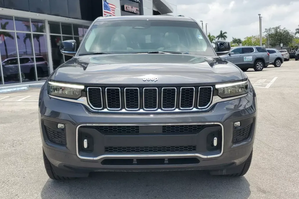 2022 Jeep Grand Cherokee Overland photo 1
