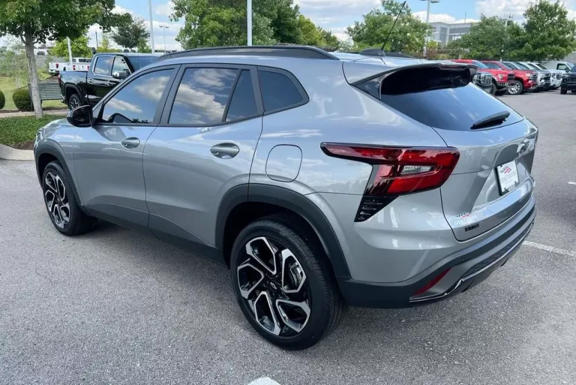 2025 Chevrolet Trax photo 1