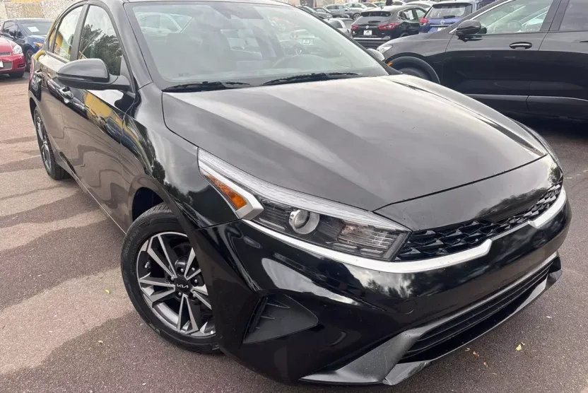 2024 Kia Forte LXS photo 1