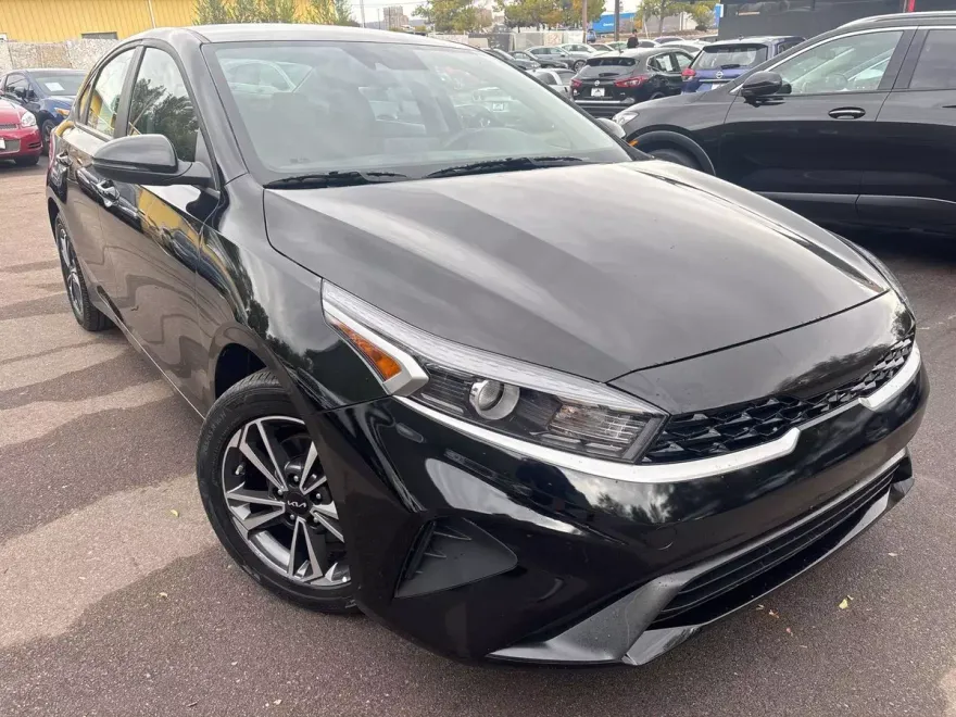 2024 Kia Forte LXS photo 1