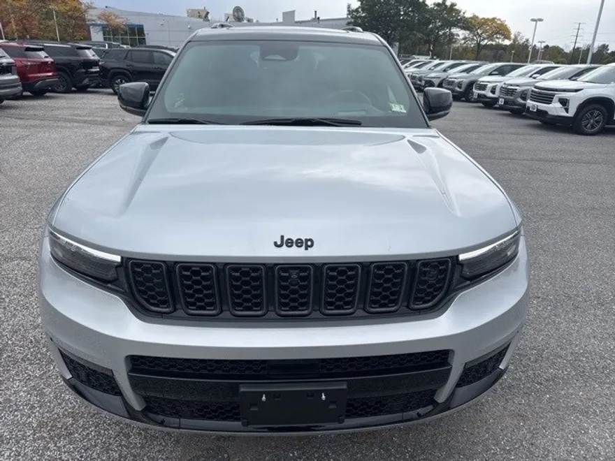 2023 Jeep Grand Cherokee L Summit photo 1