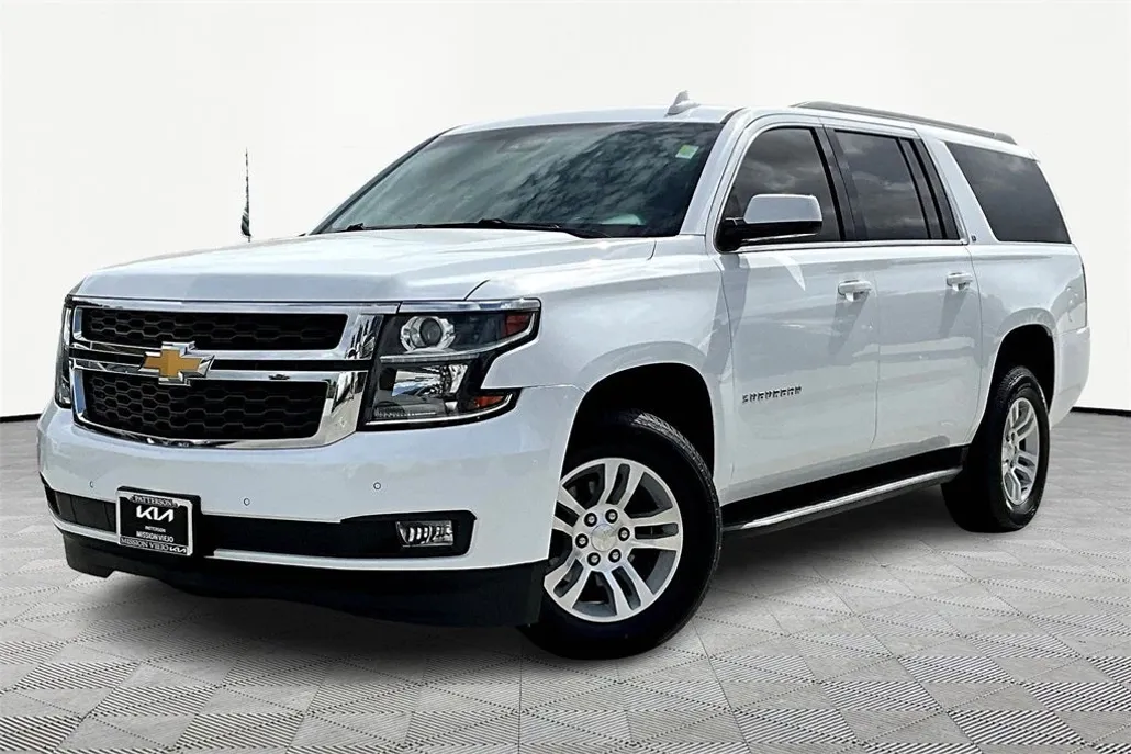 2019 Chevrolet Suburban LT photo 1
