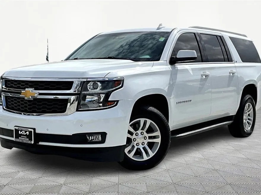2019 Chevrolet Suburban LT photo 1