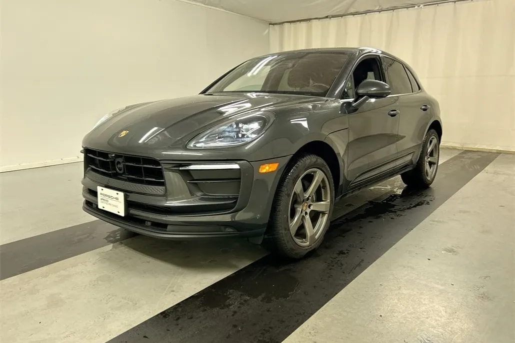 2024 Porsche Macan Base photo 1