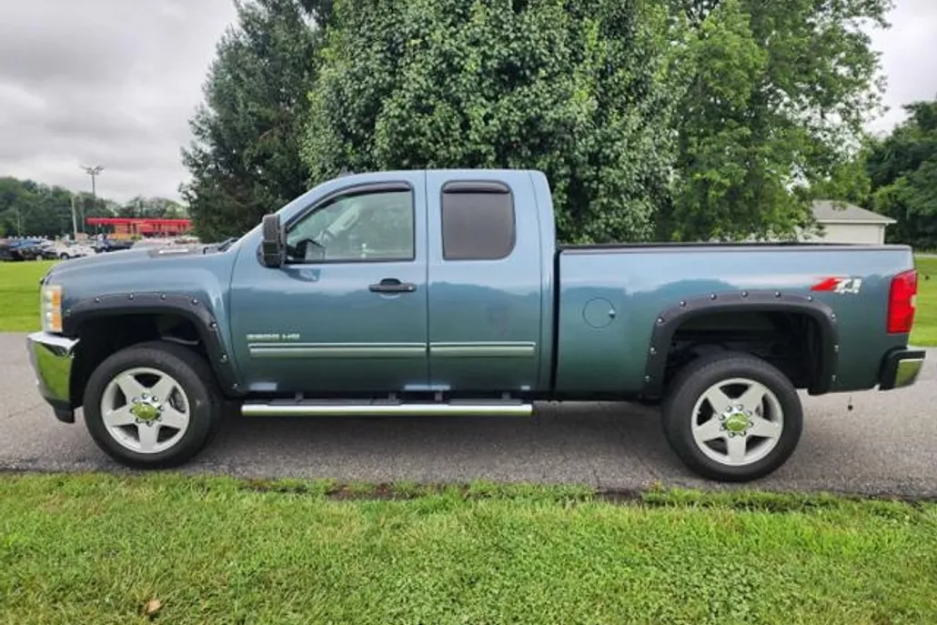 2011 Chevrolet Silverado 2500HD LT photo 1
