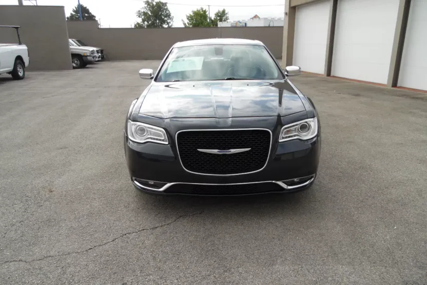 2019 Chrysler 300 Limited photo 1