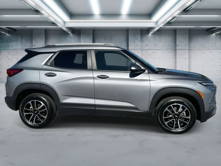 2024 Chevrolet Trailblazer LT photo 1
