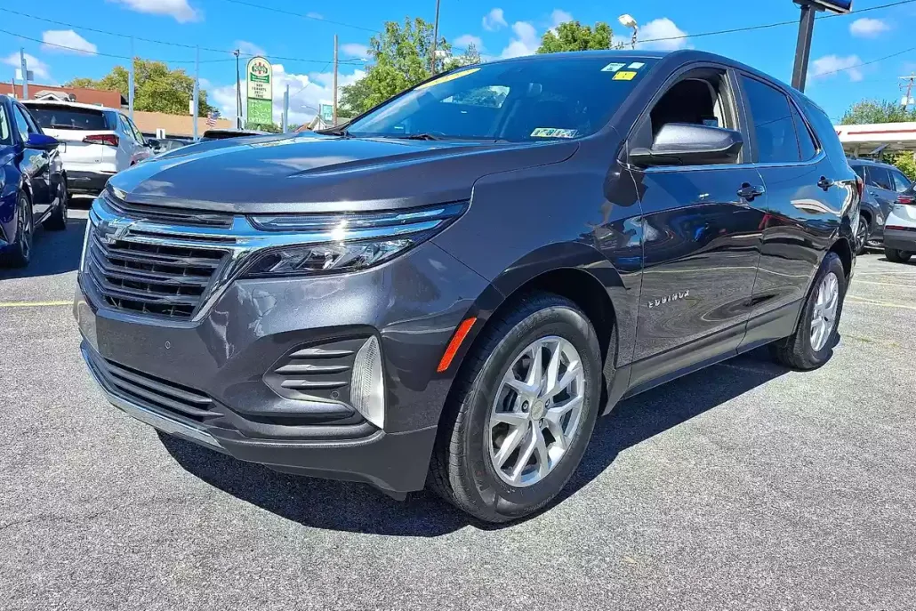 2022 Chevrolet Equinox LT photo 1