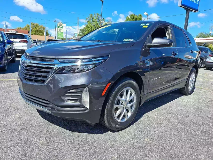 2022 Chevrolet Equinox LT photo 1