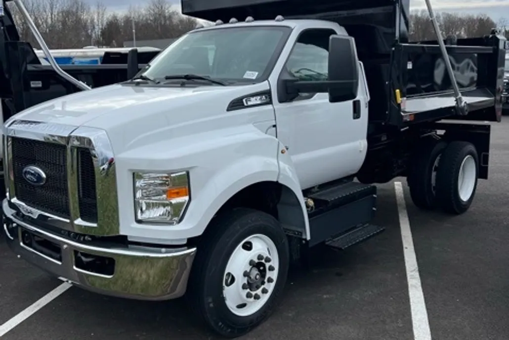 2025 Ford F-650 Base photo 1